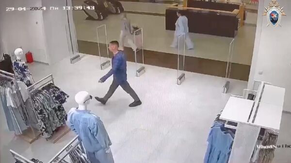 Мужчина напал с ножом на бывшую жену в примерочной ТЦ в Москве