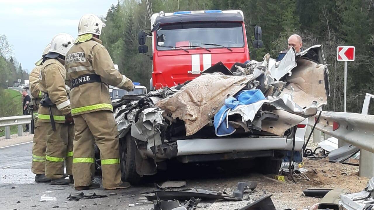 Место ДТП с участием грузовика и микроавтобуса в Тверской области - РИА Новости, 1920, 30.04.2024