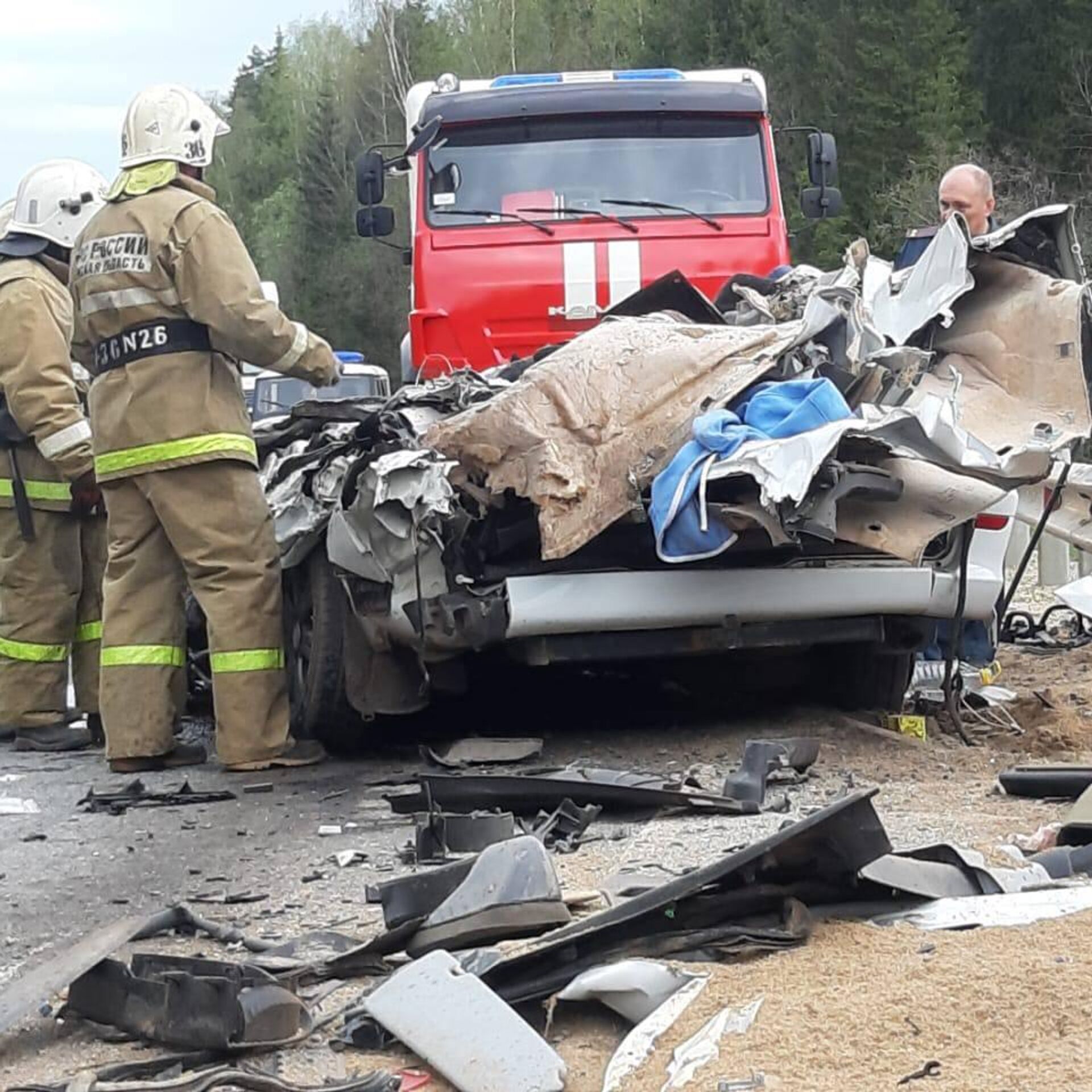 В Тверской области три человека погибли в ДТП с грузовиком и микроавтобусом  - РИА Новости, 30.04.2024