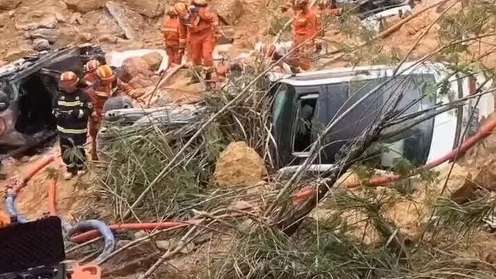 Место обрушения скоростной автомагистрали на юге Китая. 1 мая 2024 - РИА Новости, 1920, 01.05.2024