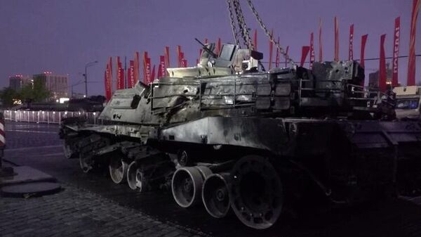 Трофейный американский танк M1 Abrams на выставке трофейной техники на Поклонной горе
