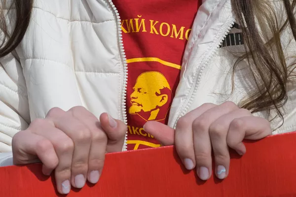 ノヴォシビルスクのクラスヌイ大通りで行われたロシア連邦共産党のメーデー集会