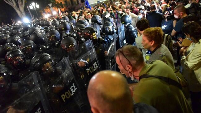 Митинг против закона об иноагентах в Тбилиси