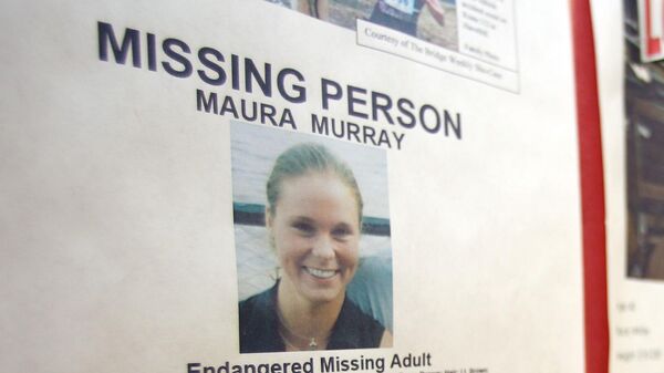 Объявление о пропаже Мауры Мюррей в вестибюле полицейского участка в Хаверхилле, штат Нью-Хэмпшир