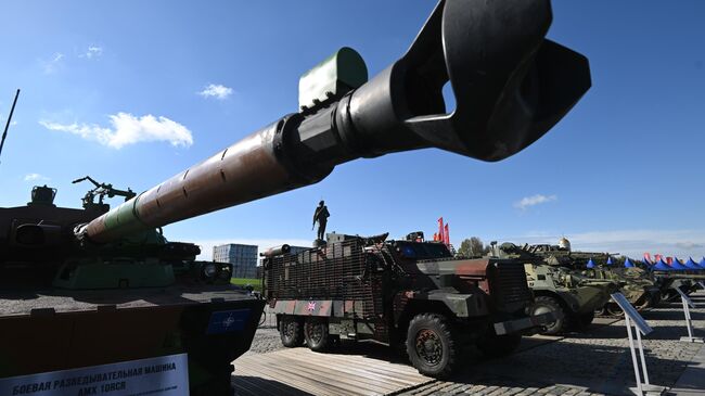 Трофейный колесный танк АМХ на Поклонной горе