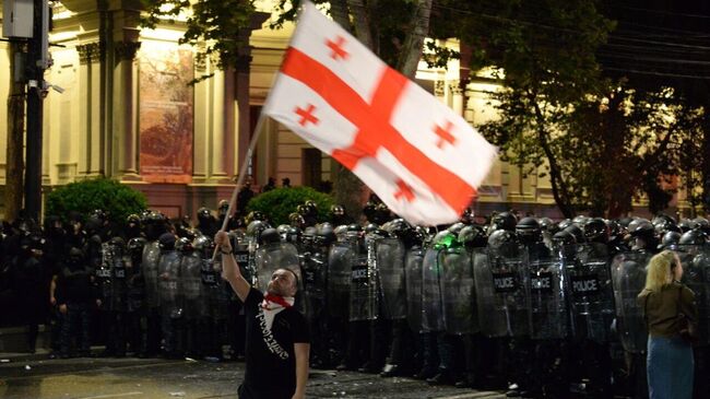 Митинг протеста против закона об иноагентах в Тбилиси