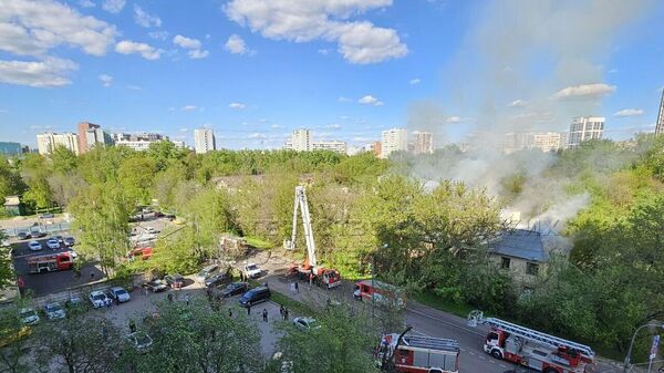 Пожар в административном здании на улицу Осташковская в Москве