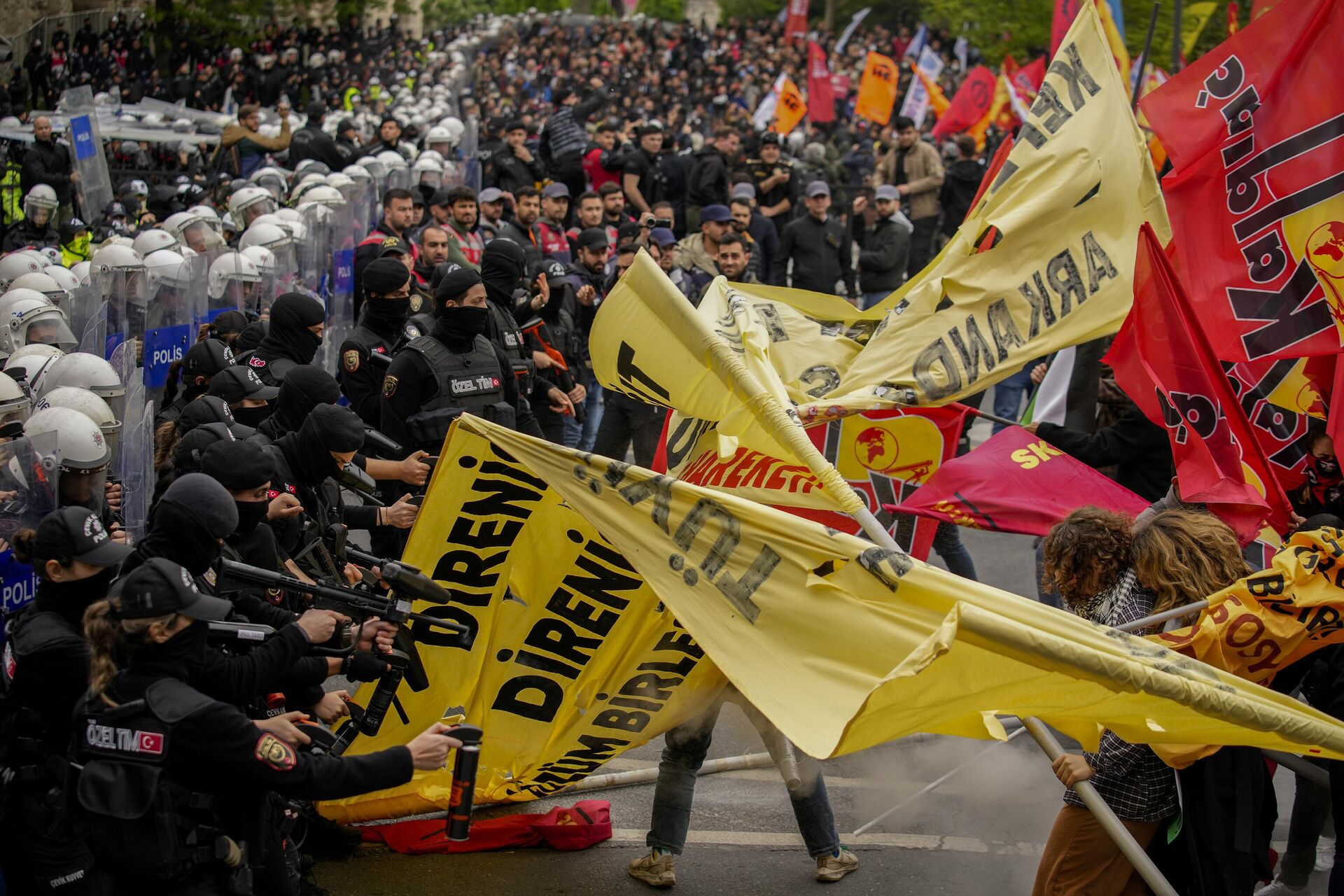 Столкновения с полицией во время празднования Дня труда в Стамбуле, Турция. 1 мая 2024 - РИА Новости, 1920, 01.05.2024