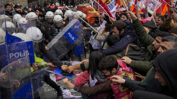 Столкновения с полицией во время празднования Дня труда в Стамбуле, Турция. 1 мая 2024