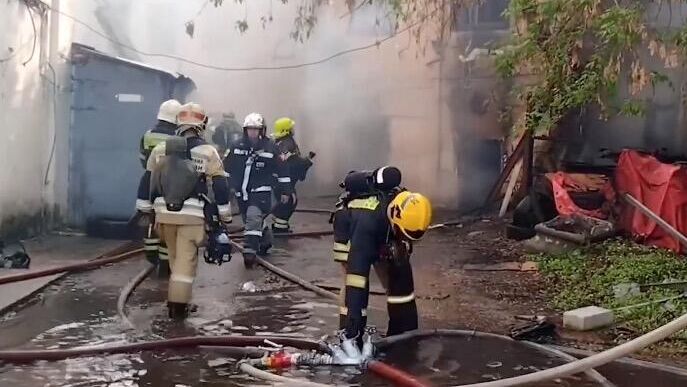 Ликвидация пожара в административном здании на северо-востоке Москвы - РИА Новости, 1920, 01.05.2024