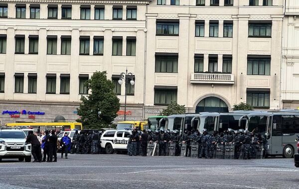 МВД Грузии: оппозиция на протестах применила против полиции неизвестный газ 