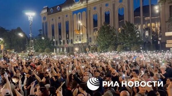 Митинг против закона об иноагентах в Тбилиси