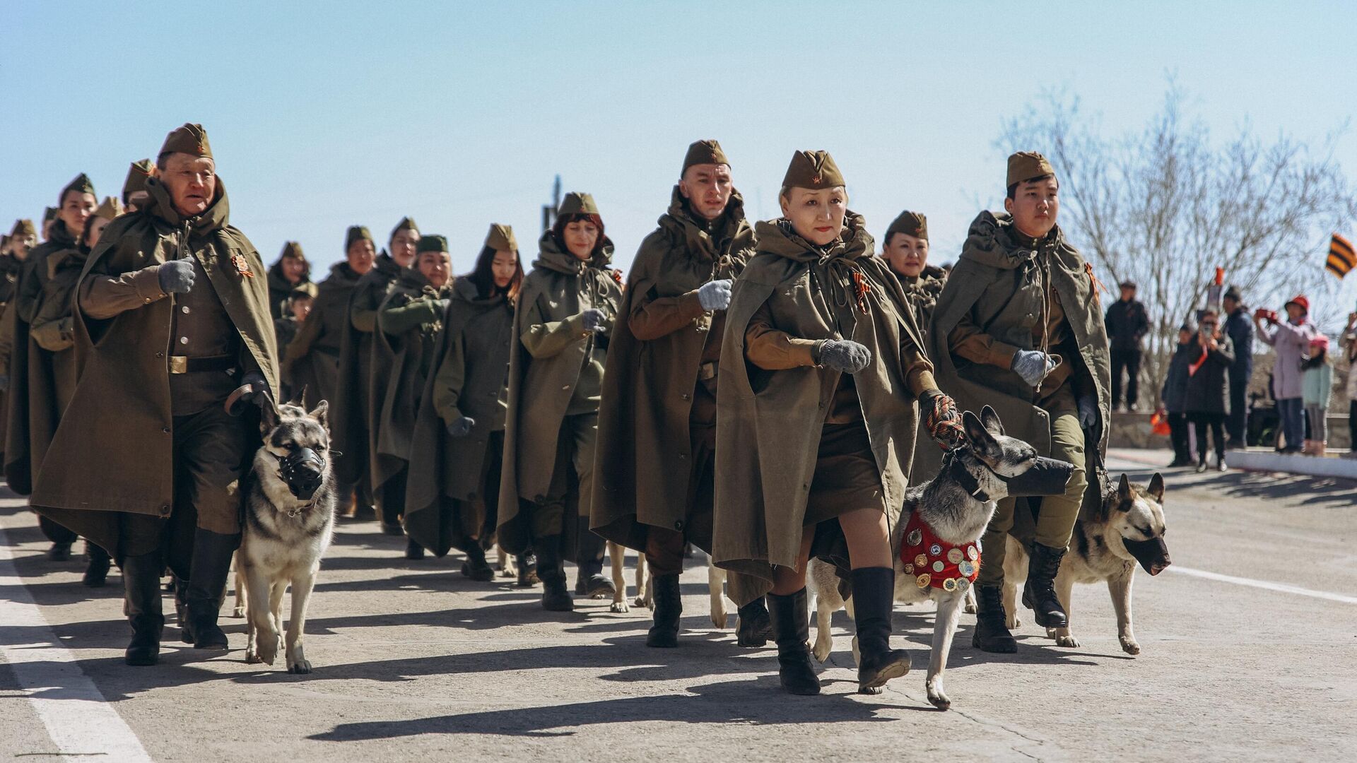 Участники военного парада, посвященного 78-й годовщине Победы в Великой Отечественной войне, в Якутске - РИА Новости, 1920, 02.05.2024