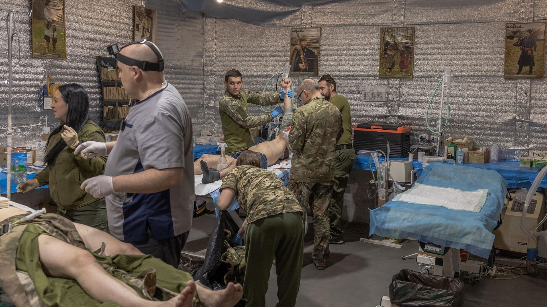 Раненные украинские военные в полевом госпитале в районе Часова Яра - РИА Новости, 1920, 03.05.2024