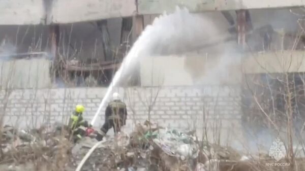 Тушение пожара в здании склада в Новосибирске