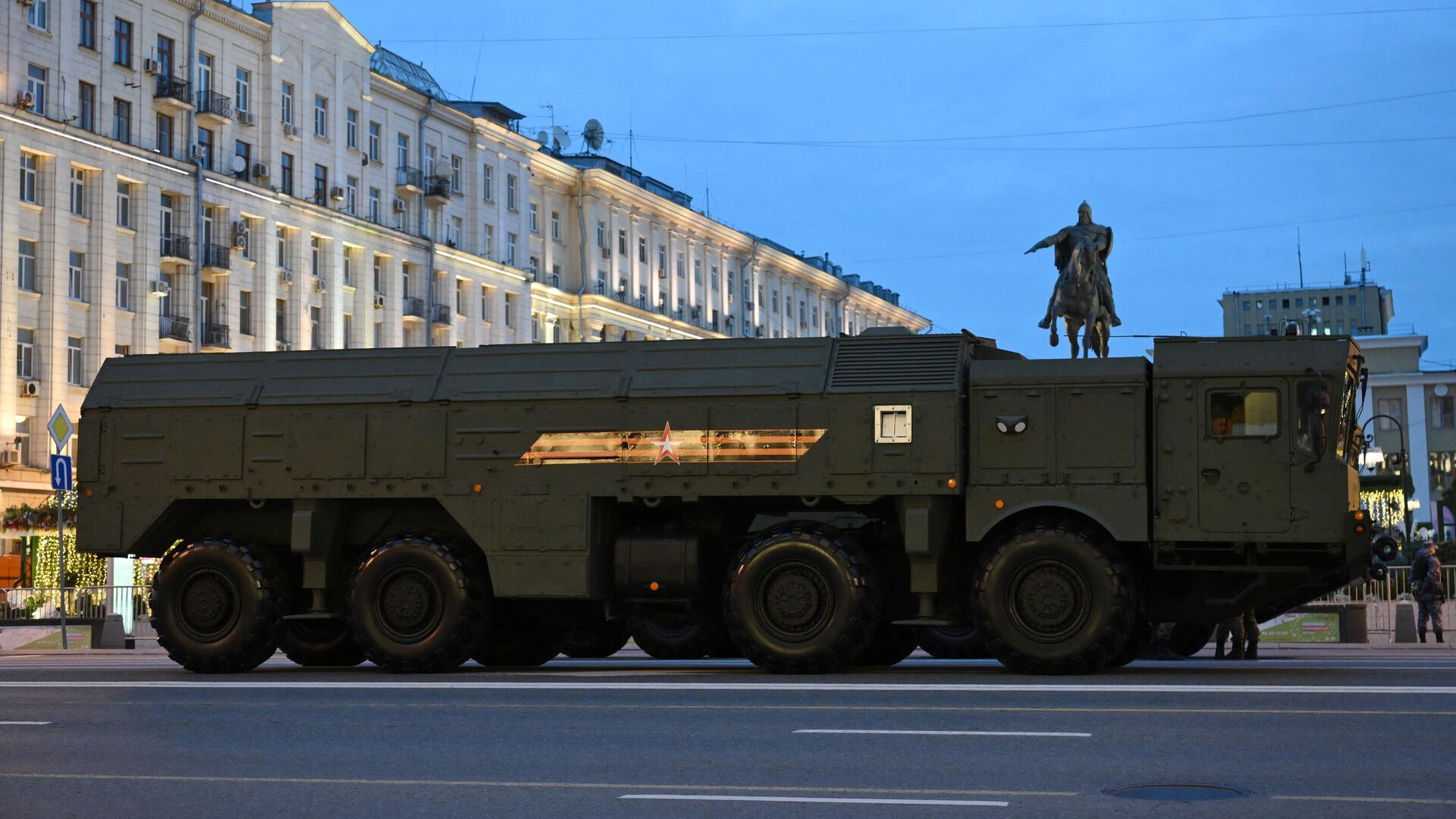 Оперативно-тактический ракетный комплекс Искандер-М перед репетицией парада в честь 79-летия Победы в Великой Отечественной войне - РИА Новости, 1920, 02.05.2024