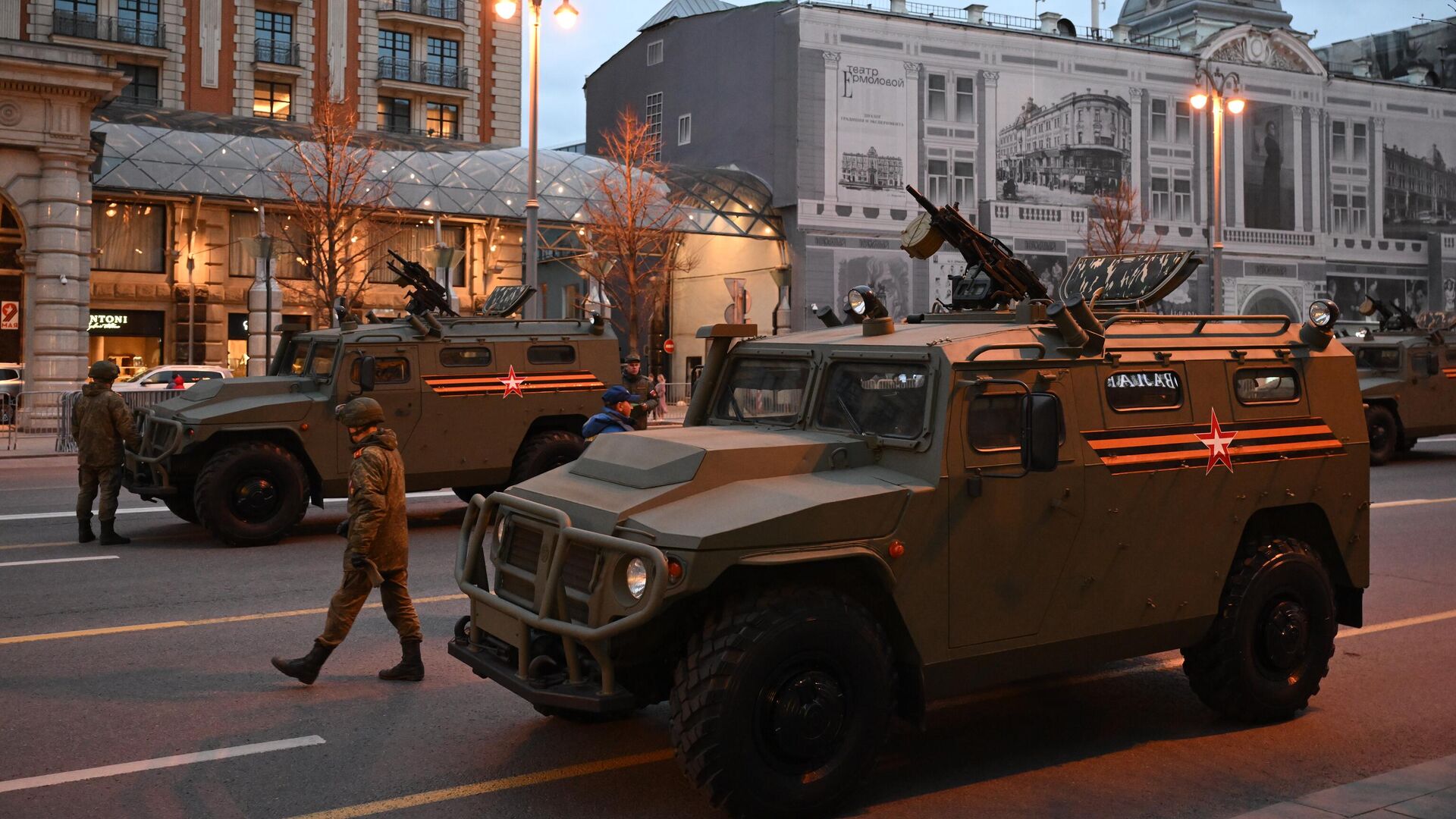 Бронеавтомобили Тигр-М перед репетицией парада в честь 79-летия Победы в Великой Отечественной войне0