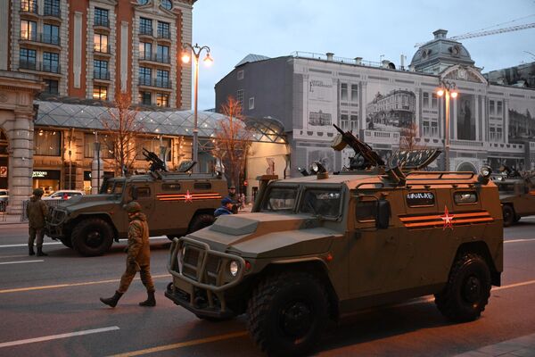 Бронеавтомобили Тигр-М перед репетицией парада в честь 79-летия Победы в Великой Отечественной войне