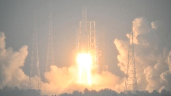 Ракета-носитель Чанчжэн-5 Y8 стартовала с космодрома Вэньчан на острове Хайнань с лунным зондом Чанъэ-6. 3 мая 2024