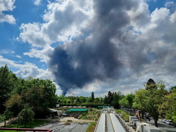 Дым от пожара над Берлином, Германия
