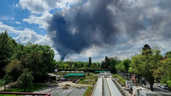 Дым от пожара над Берлином, Германия