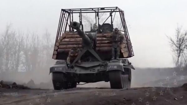 Interia: российские военные придумали необычную защиту для САУ "Мста-С"