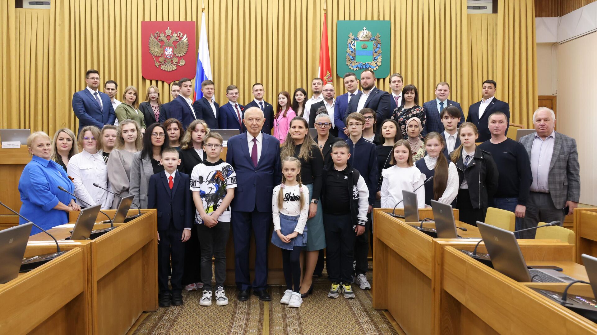 Победителей конкурса Наша Победа! наградили в калужском Заксобрании - РИА Новости, 1920, 03.05.2024