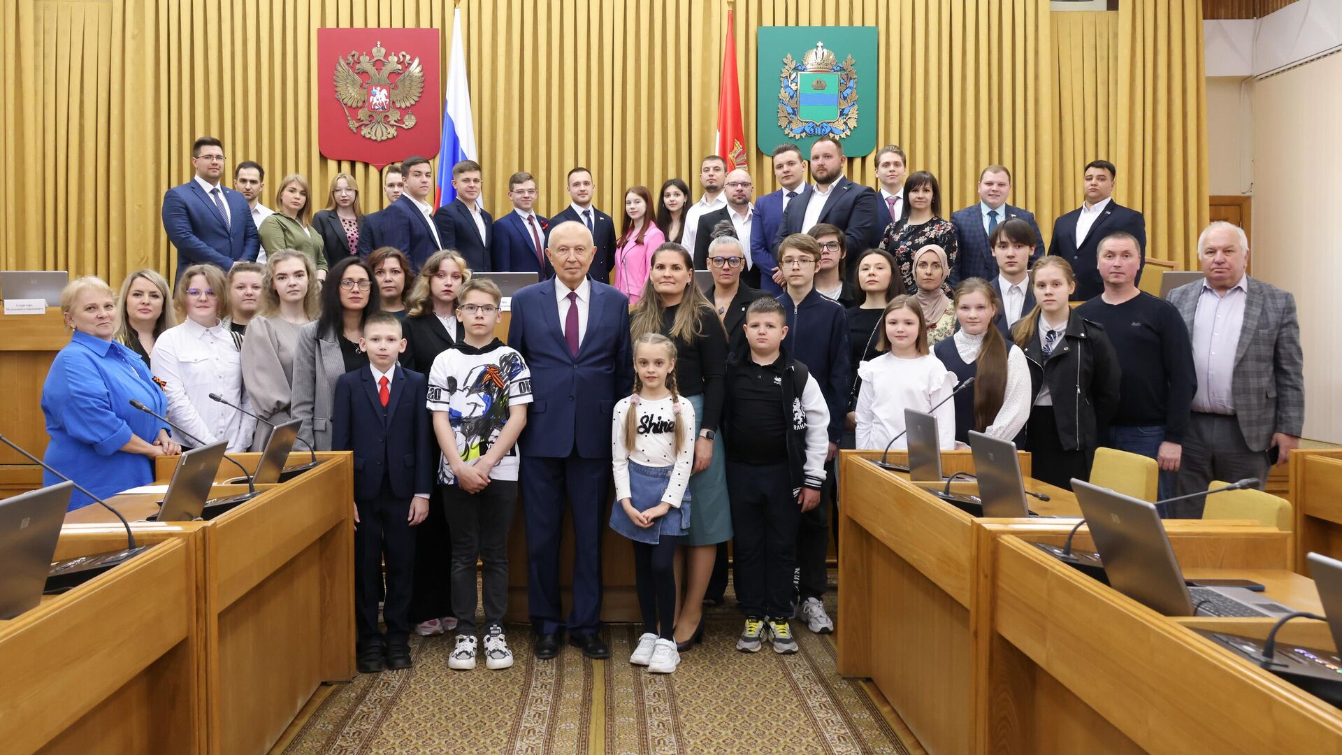 Победителей конкурса Наша Победа! наградили в калужском Заксобрании - РИА Новости, 1920, 03.05.2024