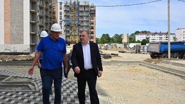 Глава Адыгеи Мурат Кумпилов проинспектировал ход реализации жилищных проектов в восточной части Майкопа