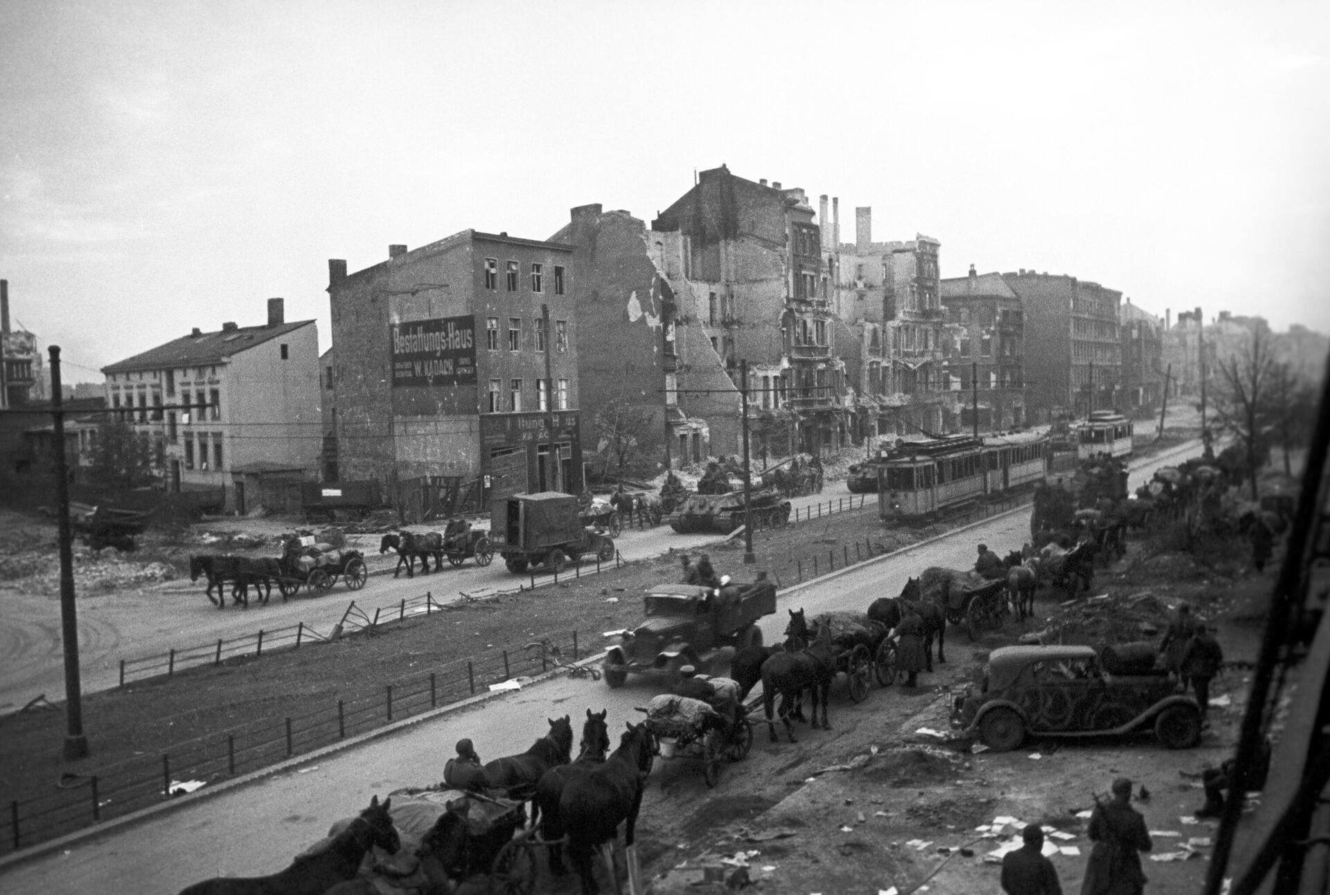 Советские войска в поверженном Берлине - РИА Новости, 1920, 09.08.2024