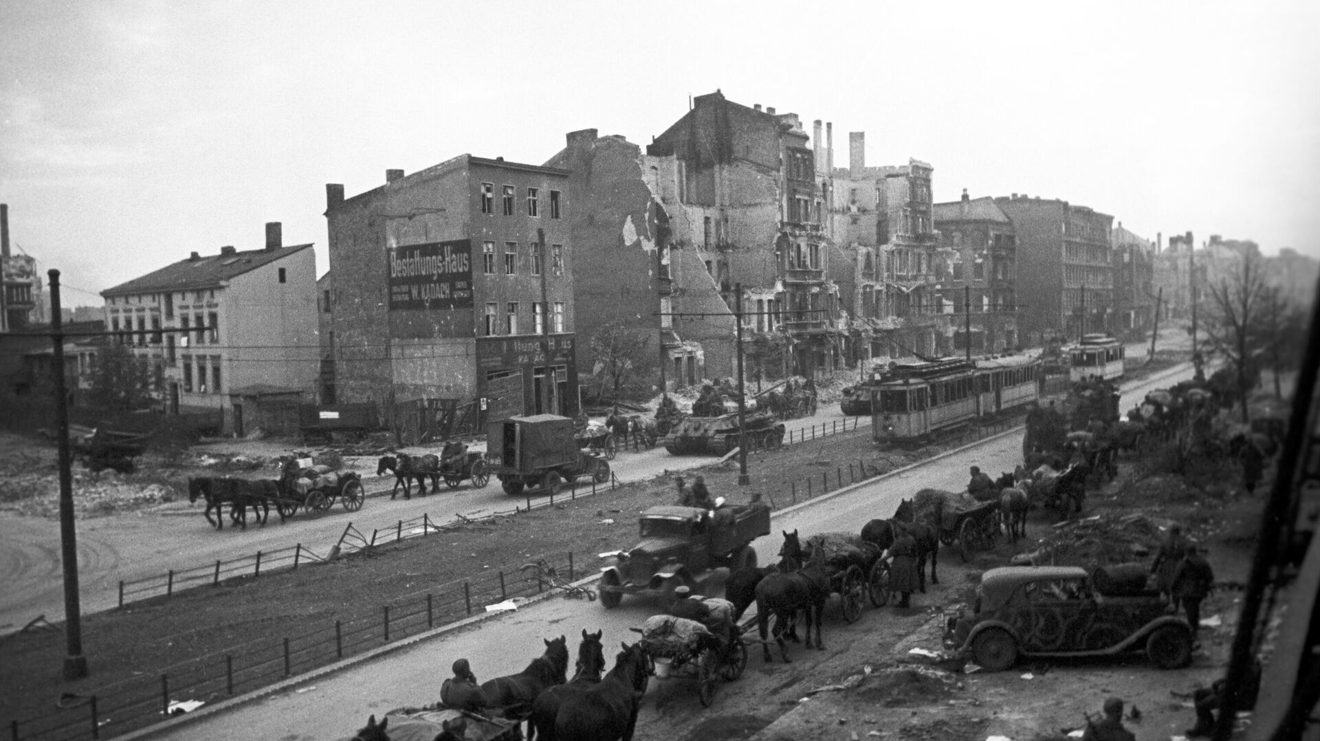 Советские войска в поверженном Берлине - РИА Новости, 1920, 06.05.2024