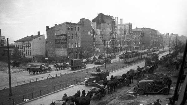Советские войска в поверженном Берлине