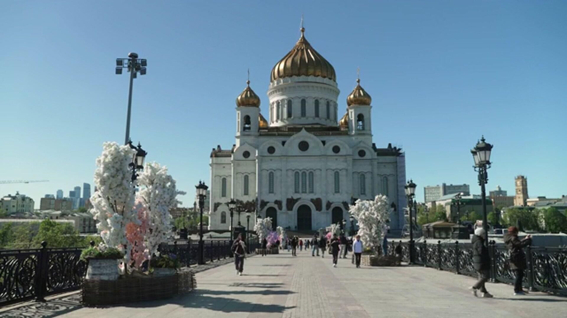 Патриарх Кирилл освятил куличи после службы в храме Христа Спасителя - РИА Новости, 1920, 04.05.2024