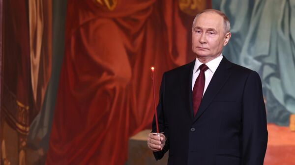Президент РФ Владимир Путин на праздничном Пасхальном богослужении в храме Христа Спасителя в Москве. 5 мая 2024