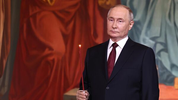 Президент РФ Владимир Путин на праздничном Пасхальном богослужении в храме Христа Спасителя в Москве. 5 мая 2024