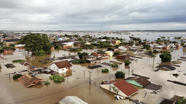 Затопленные улицы в районе Саранди в Порту-Алегри, Бразилия. 5 мая 2024