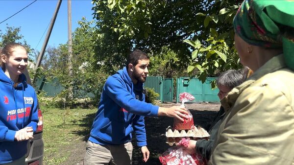 Волонтеры движения Молодая гвардия поздравили жителей прифронтовых районов с великим праздником Пасхи