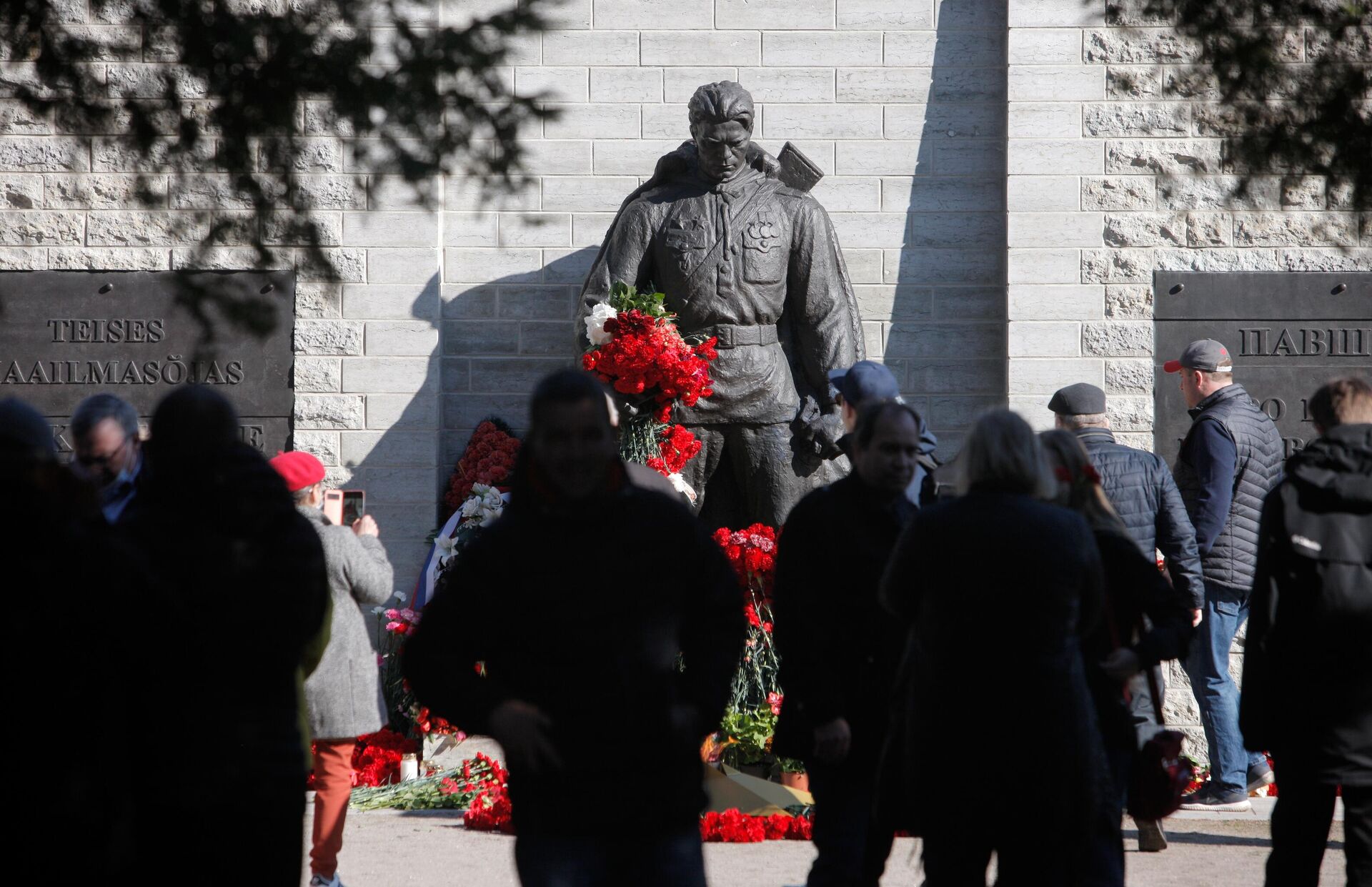 В Эстонии пригрозили задержаниями за использование советской символики -  РИА Новости, 08.05.2024