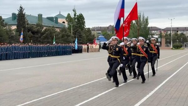 Патриотическая акция Знамя Победы на центральной площади города Каспийска