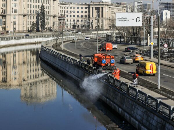Промывка Головинской набережной Промывка Головинской набережной