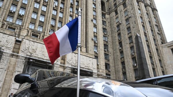 Автомобиль посла Франции в России у здания МИД РФ