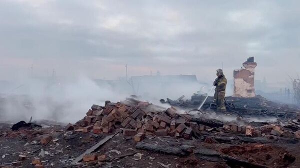 Тушение пожара в дачном кооперативе в Вихоревке в Братском районе Иркутской области