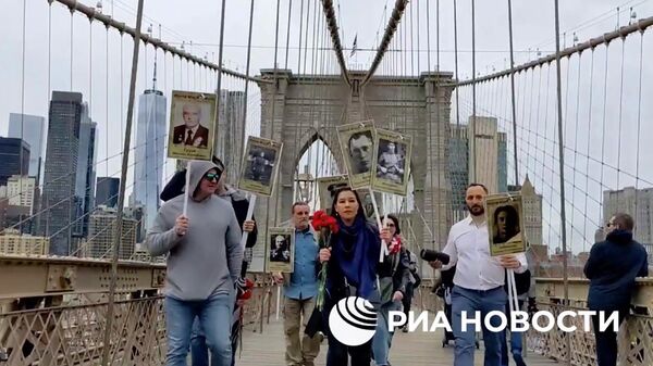 Шествие в память о фронтовиках Великой Отечественной на Бруклинском мосту в Нью-Йорке. 7 мая 2024