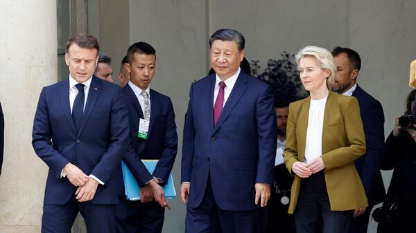 Председатель КНР Си Цзиньпин во время трехсторонней встречи с президентом Франции Эммануэлем Макроном и главой Еврокомиссии Урсулой фон дер Ляйен. 6 мая 2024