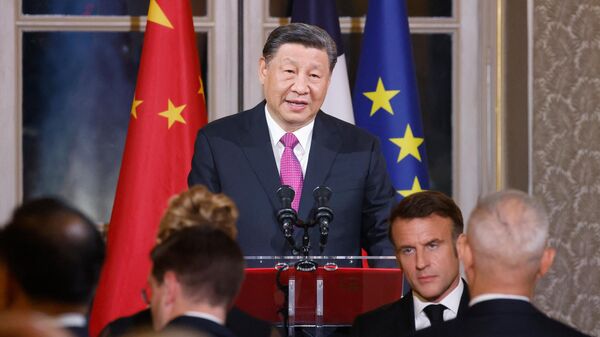 Председатель КНР Си Цзиньпин на официальном государственном обеде в Елисейском дворце в Париже