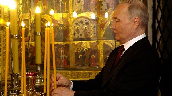 Путин на благодарственном молебне в Благовещенском соборе после инаугурации