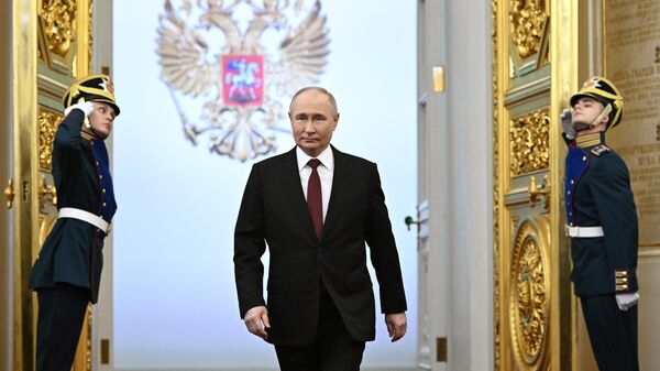 Избранный президент России Владимир Путин перед началом церемонии инаугурации в Кремле