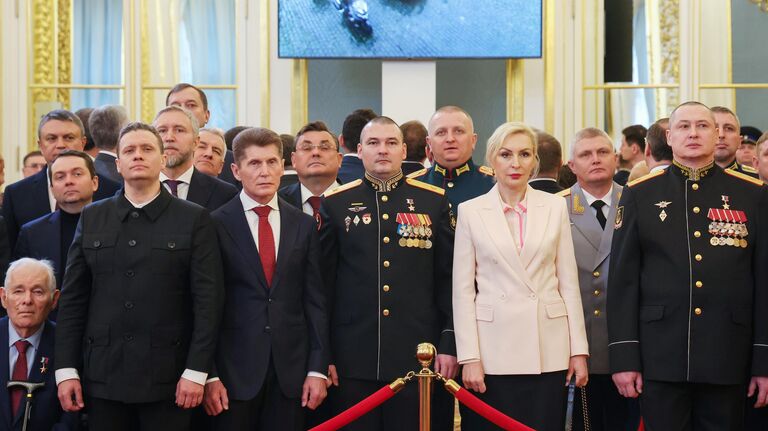 Гости перед церемонией инаугурации президента РФ Владимира Путина в Кремле.