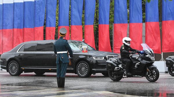 Обновленный автомобиль кортежа президента РФ Aurus Senat и мотоцикл кортежа Aurus  Merlon