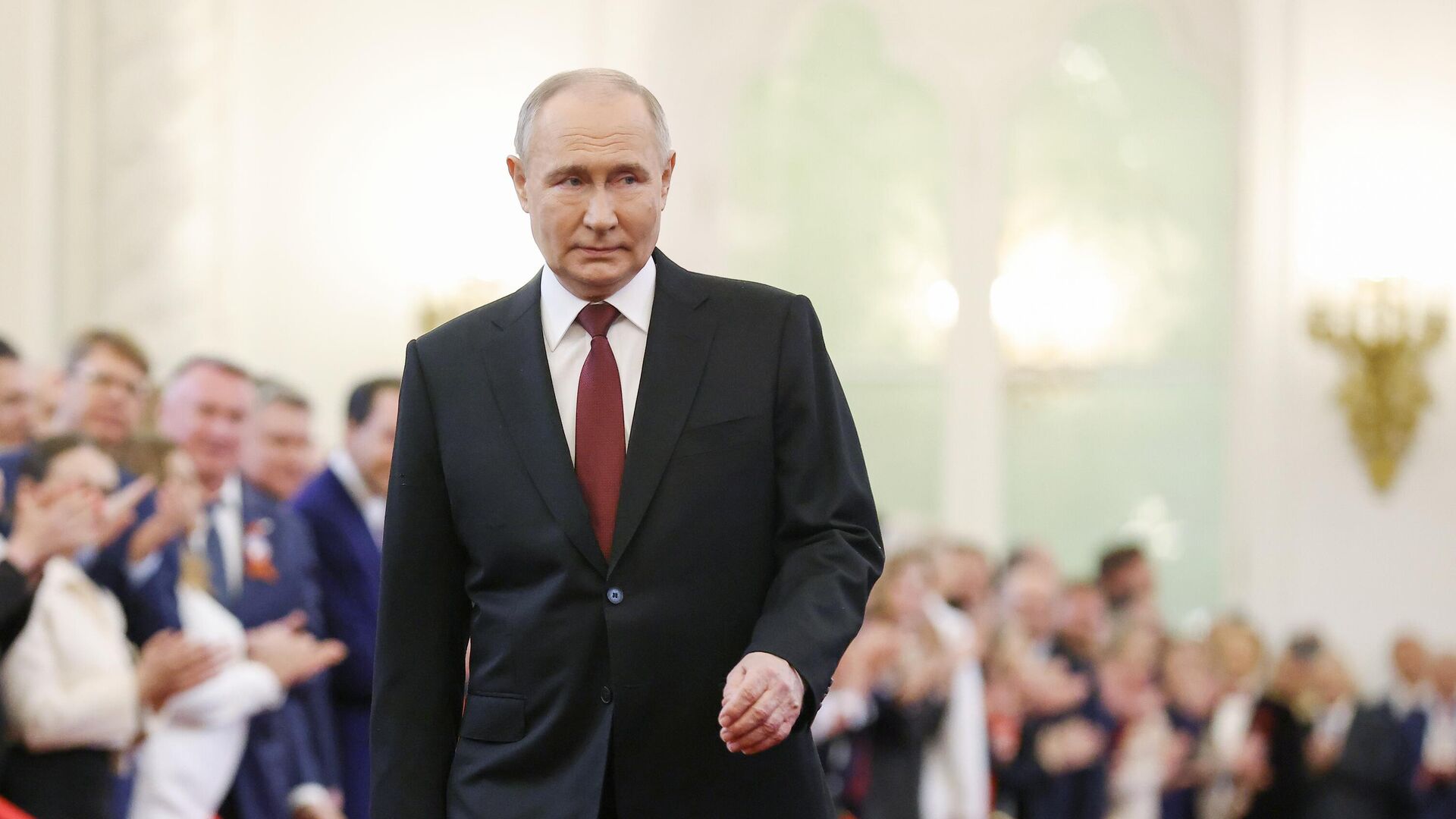 Избранный президент РФ Владимир Путин на церемонии инаугурации в Кремле0
